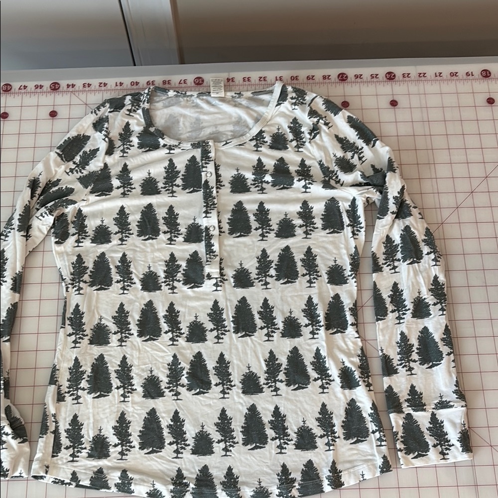 Kate Quinn Women’s Snap Front Shirt Trees Size Medium M NWOT